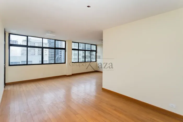 Apartamento - Itaim Bibi - 3 Dormitórios - 211m².