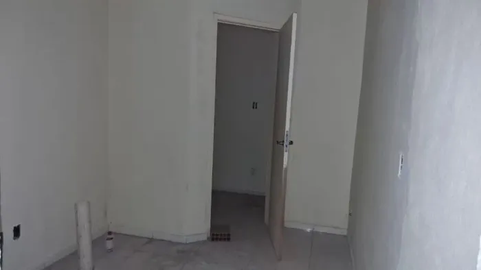 Sala comercial por 38 m² para locação por R$ 2.500,00/mês Centro, Rio das Ostras/RJ
