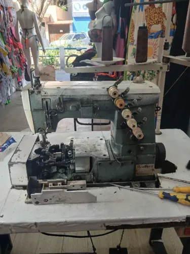 Maquina de costura industrial galoneira kansai special
