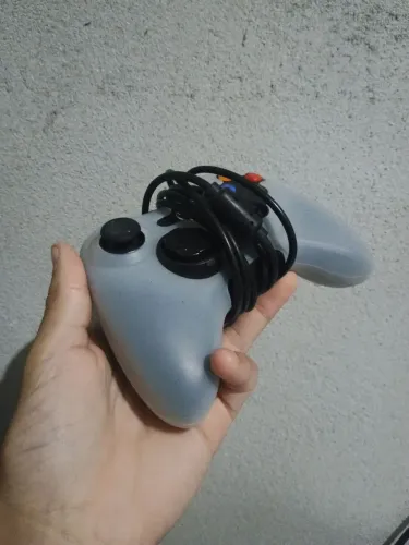 Manete Xbox 360 com fios (pouco usado)