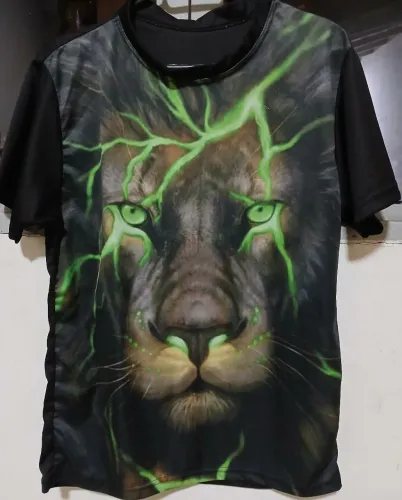 Camiseta estampa neon. Tam P usada 1 vez