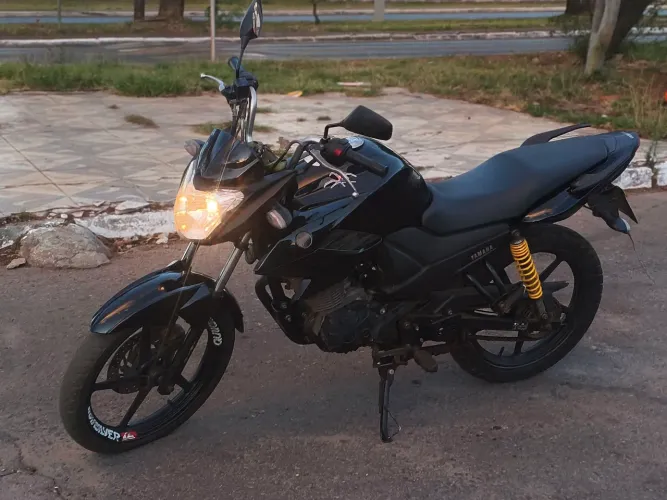 Yamaha Fazer 150 2018 preta R$12.500