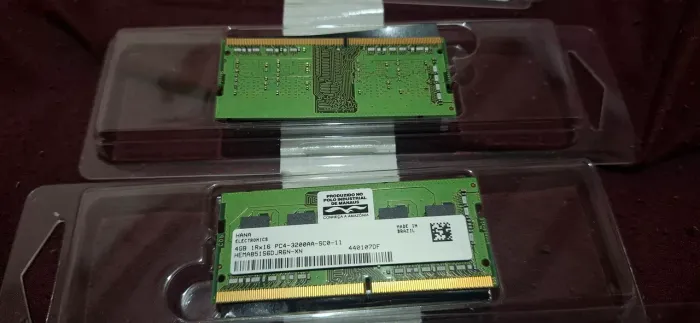 Dois pentes de Memoria RAM de 4GB cada