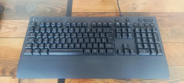 Teclado Gamer Logitech G213 Prodigy RGB USB - Ótimo Estado