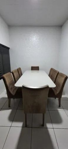 Vendo mesa de 8 cadeiras