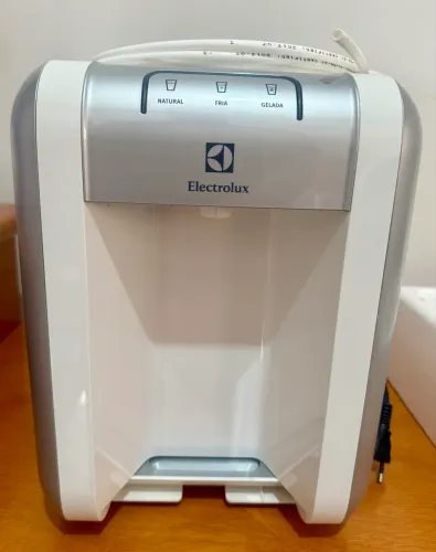 Purificador de água natural e gelada Electrolux