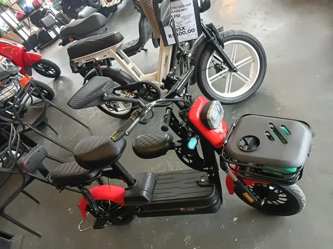 Scooter elétrica Evee F10