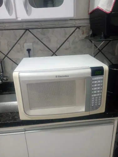 Microondas Electrolux 31 litros.