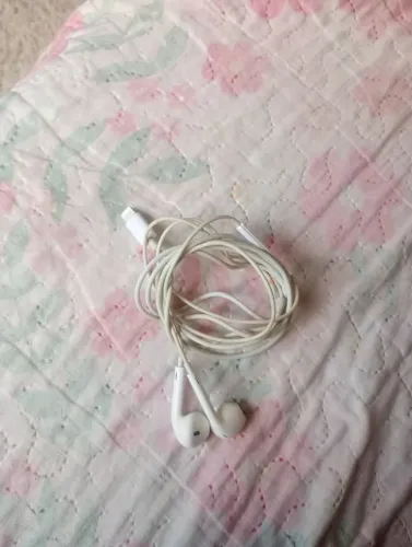 Vendo fone original de iPhone usado