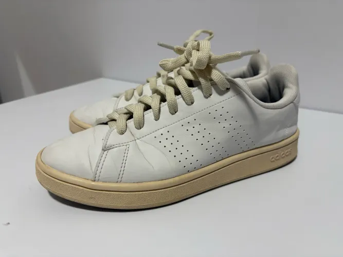 Tênis cano baixo adidas