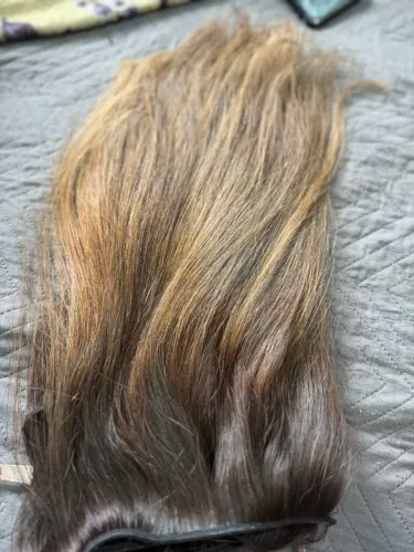 Cabelo humano morena iluminada na tela
