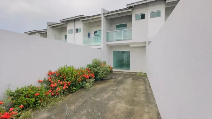 Duplex em condomínio fechado na Maraponga  3 quartos e 2 vagas por R$ 360 mil!