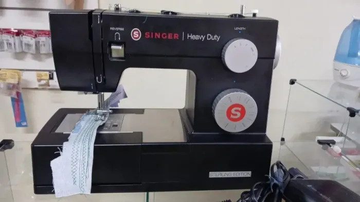 Maquina de costura Singer Heavy duty