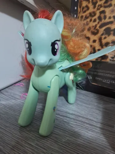 Vendo/Troco Rainbow Dash 2013/2014 que dá cambalhotas