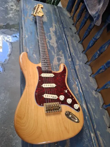 Guitarra SX VTG Séries com melhorias.