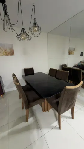 Mesa de Jantar 6 Lugares com Vidro Preto + 6 Cadeiras Estofadas