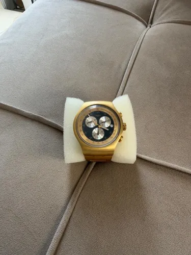 Swatch cara preta