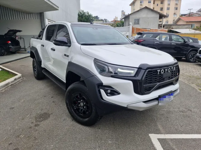 Toyota Hilux CD Gr-s 4X4 2.8 TDI Dies. Aut. 2024