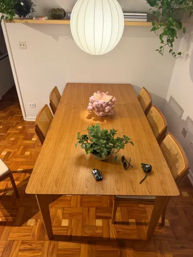 Mesa de jantar com 6 cadeiras, 6 meses de uso.