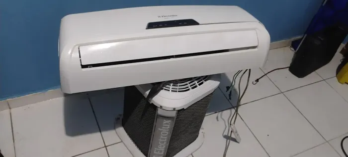Vende-se ar condicionado 9 mil BTUs convencional