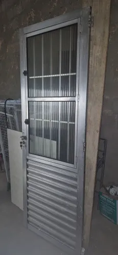 Porta de aluminio 2,10x 0,80 lado esquerdo sem batente