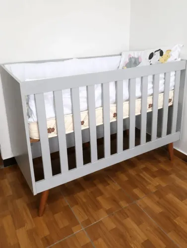 Vendo berço retrô que vira cama pouco usado em bom estado de conservação