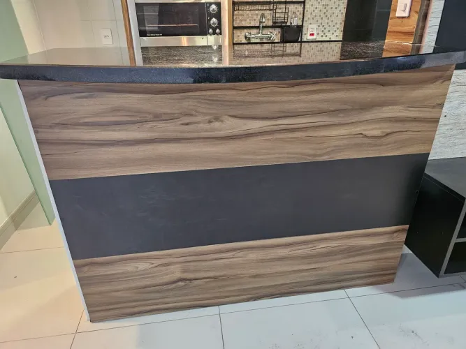 Bancada de cozinha com granito