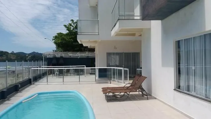 Sobrado beira-mar no Perequê