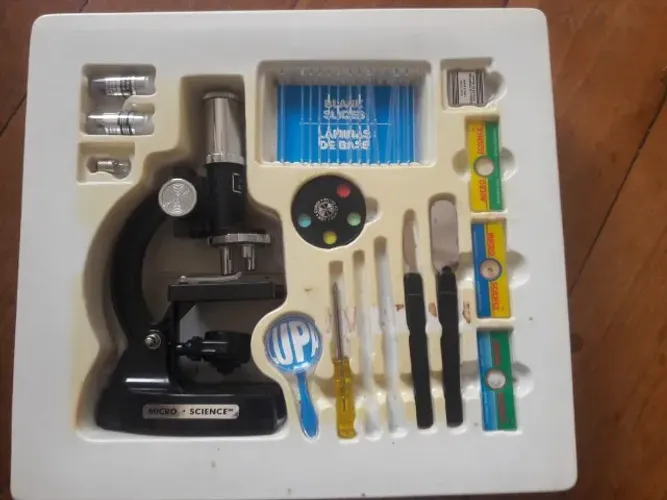 kit microscópio escolar