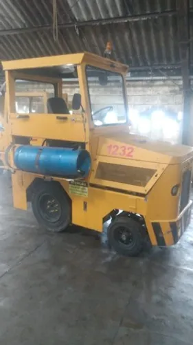 Rebocador à combustão Rucker, TM1350G, capacidade 12.000Kg