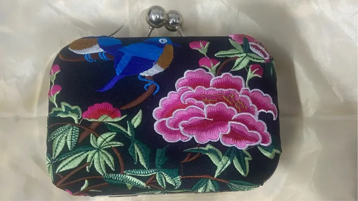 Bolsa bordada