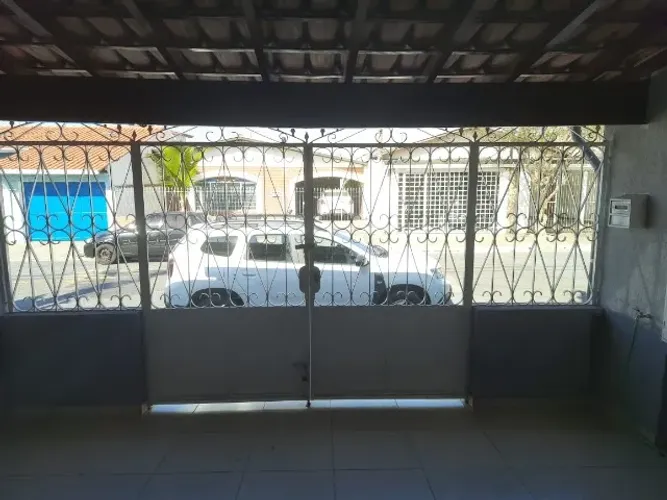 Portão Ferro e Vitro de sala ambos em perfeito estado