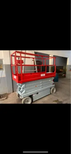 Plataforma elevatória SKY Jack 3226