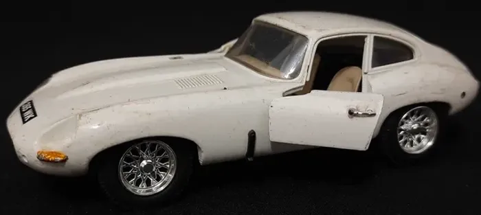 Miniatura Jaguar E-type 1961 Saico 1/32