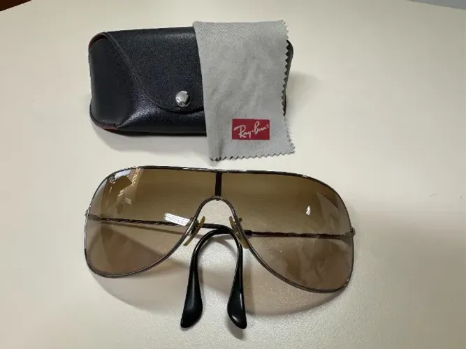 Lindíssimo óculos Rayban modelo rb3211