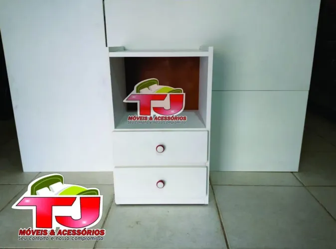 Criado mudo disponível