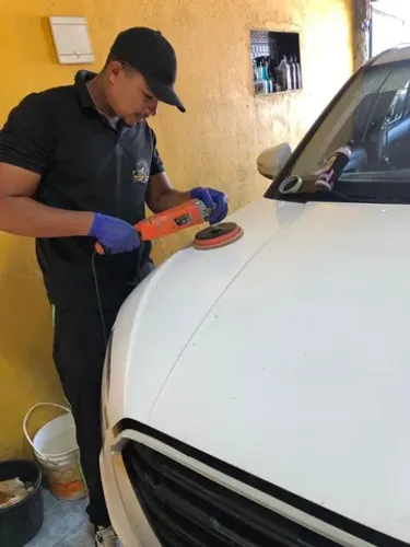 Polimento cristalizado e técnico vitrificação automotivo