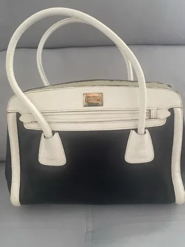 Bolsa Corello Preta e Branca  couro legítimo 
