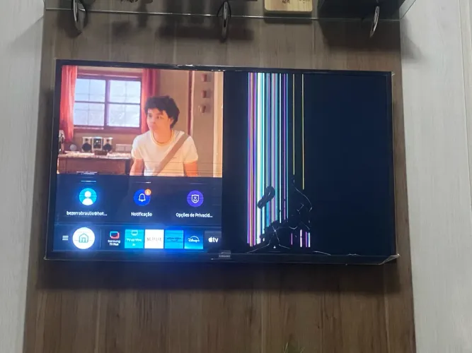 TV Samsung 43 polegadas com display quebrado
