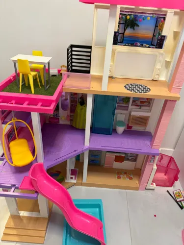 Casa de boneca com acessórios