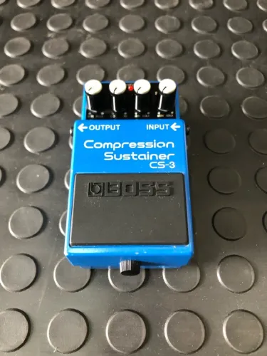 Pedal de guitarra Boss CS3