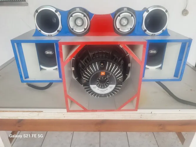 Caixa de som automotivo  + módulos+ fonte completa. 