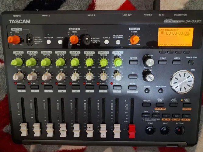 Portastudio Tascam DP-03SD