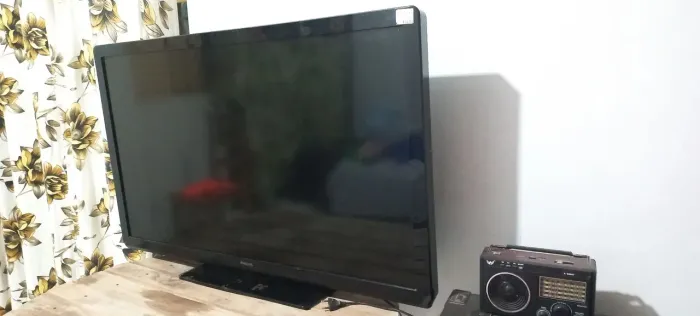 Vende-se televisão de 47 polegadas preciso vender urgente único defeito e o som