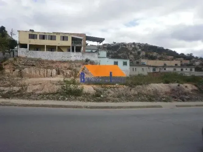 Terreno em Belo Horizonte, no bairro Tupi, à venda.
