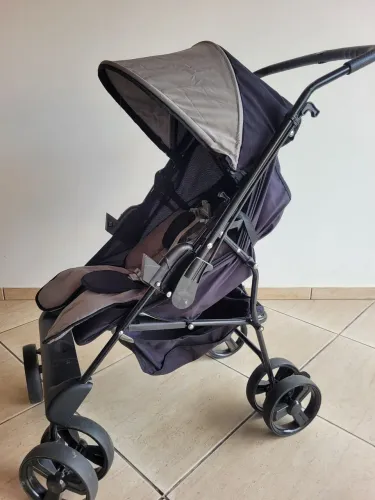 Carrinho de Bebê Compacto e Confortável
