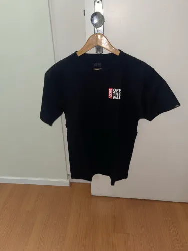 Camiseta Van Off The Wall Preta