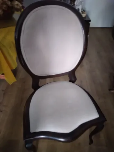 Cadeira modelo medalhao