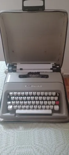 Máquina de escrever antiga