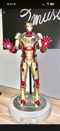 Iron Man Mk 42 1/6 Die Cast Hot Toys (Usado)